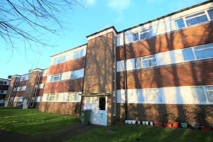 2 Bedroom Flat To Rent In Gilligan Close, Horsham RH12