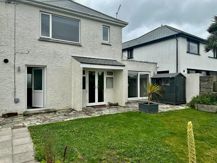 2 Bedroom Flat To Rent In Pentire Avenue, Newquay, TR7