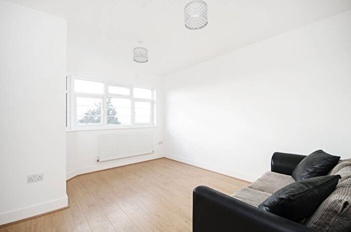 1 Bedroom Flat To Rent In The Crest, Hendon, London, NW4