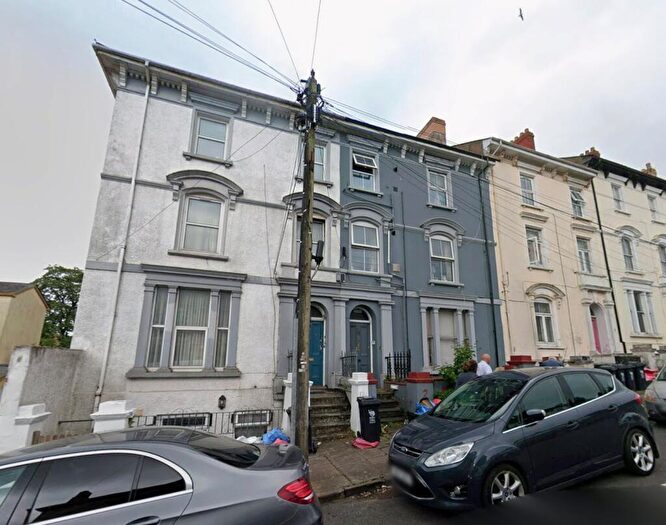 2 Bedroom Flat To Rent In Clytha Square, Newport, NP20