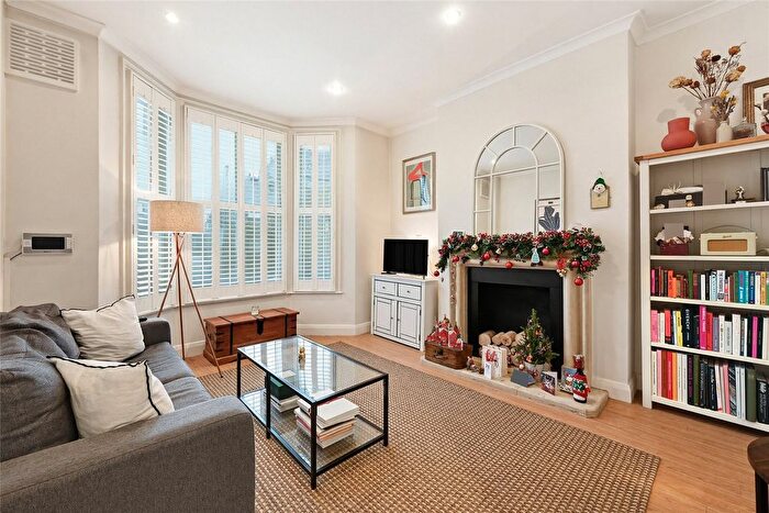 1 Bedroom Flat To Rent In Ashburnham Road, Chelsea, London, SW10