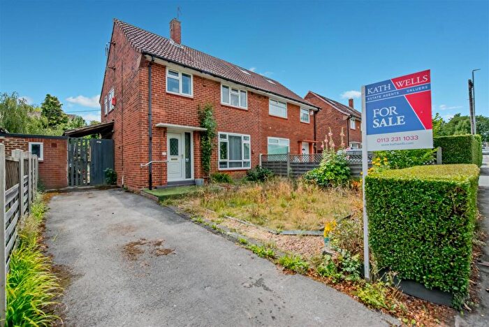 3 Bedroom Semi-Detached House For Sale In Leeds & Bradford Road, Bramley, Leeds, LS13