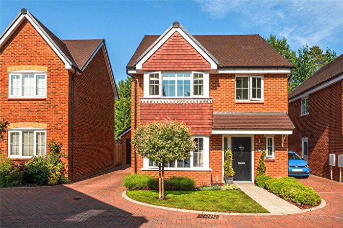 4 Bedroom Detached House For Sale In Compass Rose Road, Ash Green, Surrey, GU12
