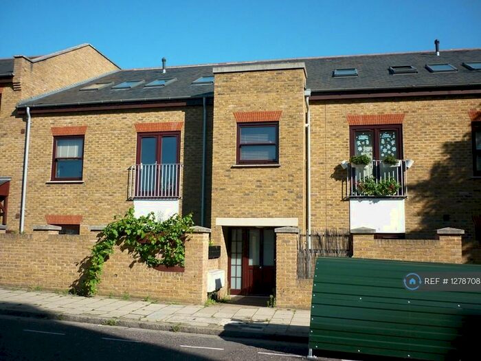 2 Bedroom Flat To Rent In Chelmer Road, London, E9