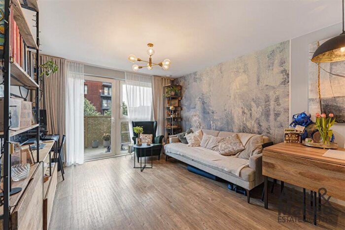 1 Bedroom Flat For Sale In Greenland Place, Surrey Quays, SE8