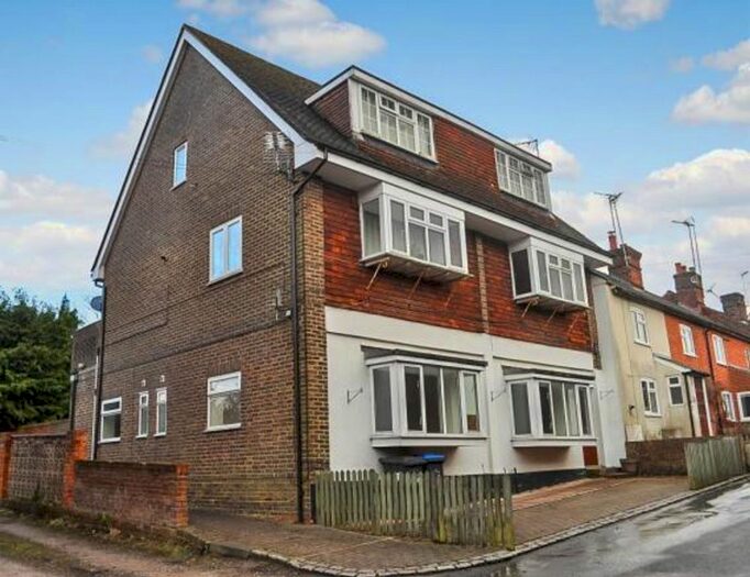 3 Bedroom Flat To Rent In Maypole Road, Ashurst Wood, RH19