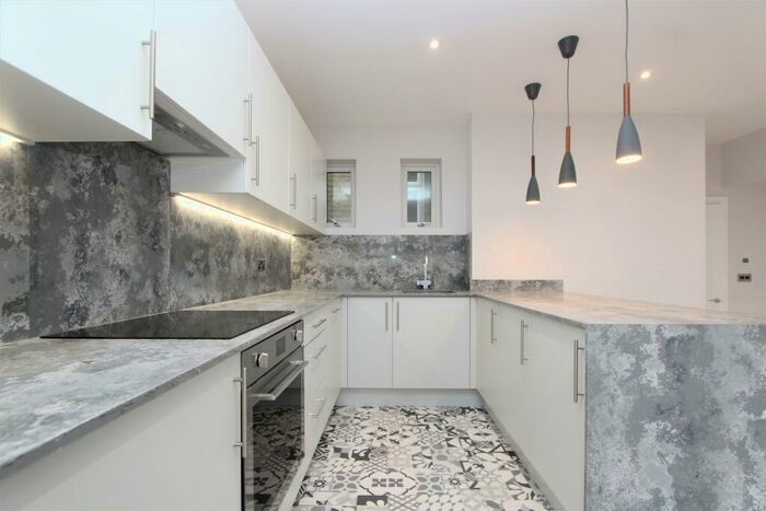 3 Bedroom Apartment To Rent In Alexandra Park Road, Muswell Hill, N10