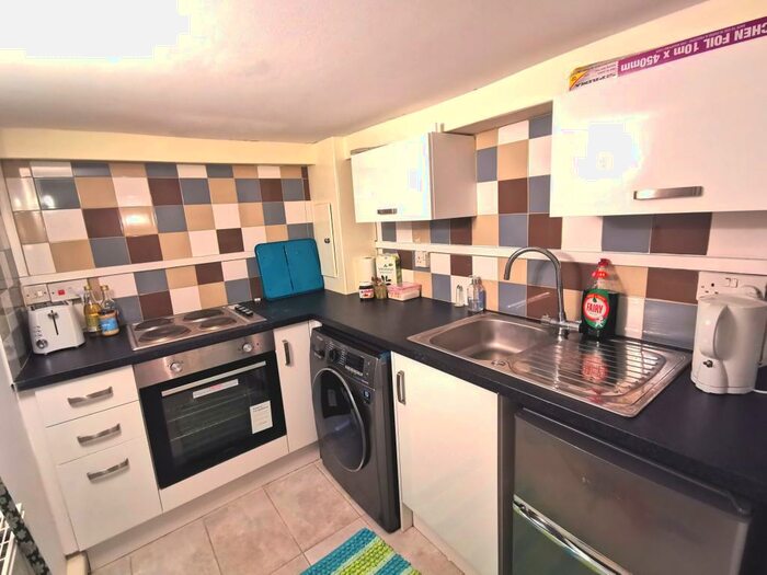 1 Bedroom Flat To Rent In Barlow Moor Road, Chorlton, M21