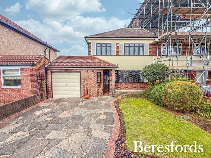 3 Bedroom Semi Detached House For Sale In Little Gaynes Lane, Upminster, RM14