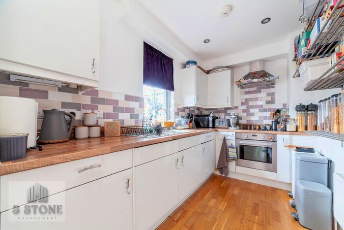 2 Bedroom Flat To Rent In Cawnpore Street, London, SE19