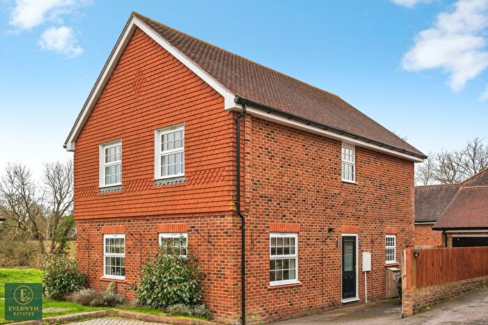 4 Bedroom Detached House For Sale In Henshaw Way, Billingshurst, RH14