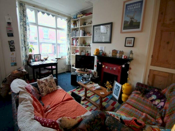 2 Bedroom House To Rent In Lumley Avenue, Leeds, LS4