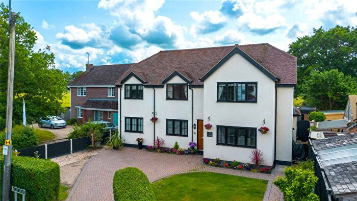 4 Bedroom Detached House For Sale In Clay Lane, Beenham, Reading, Berkshire, RG7