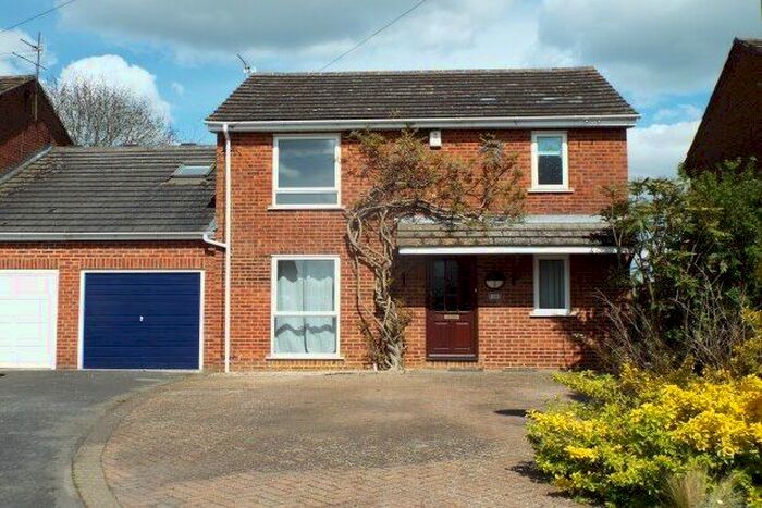 4 Bedroom Link Detached House To Rent In Fair Close, Bicester, OX26