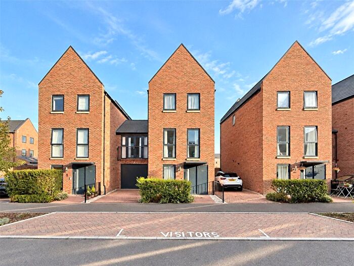 5 Bedroom Semi-Detached House For Sale In Beagle Road, Cambridge, CB3