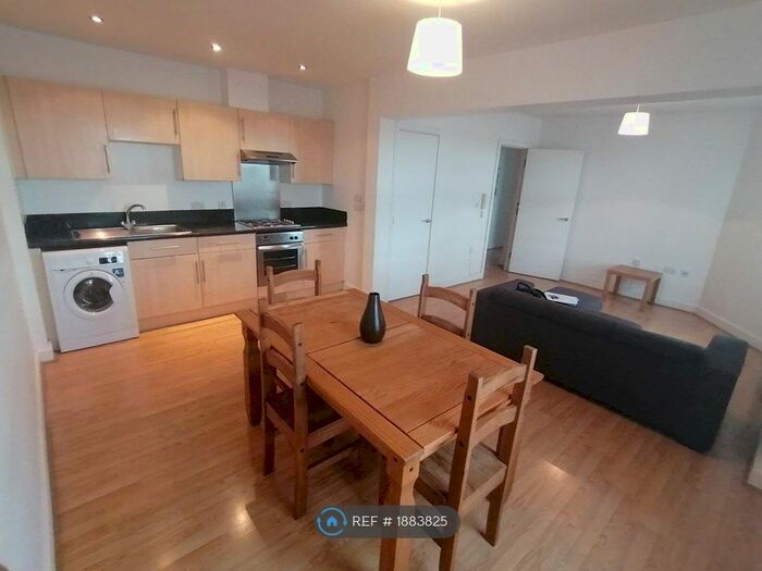 2 Bedroom Flat To Rent In Mcilroys Building, Reading, RG1