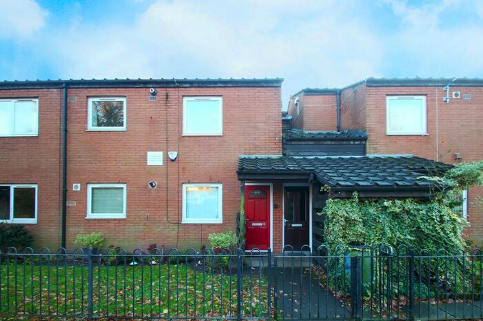 2 Bedroom Apartment To Rent In Chatsworth Close, Urmston, Manchester, M41