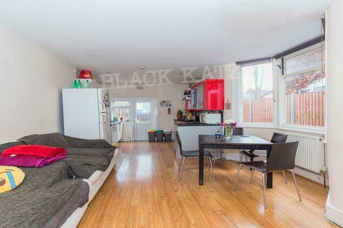 5 Bedroom Flat To Rent In Falkland Road, N8