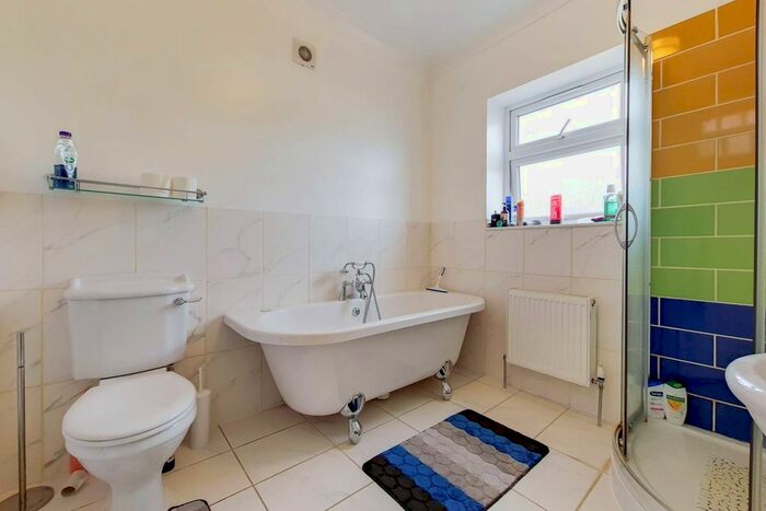 3 Bedroom Detached House For Sale In The Myrke, Slough, SL3