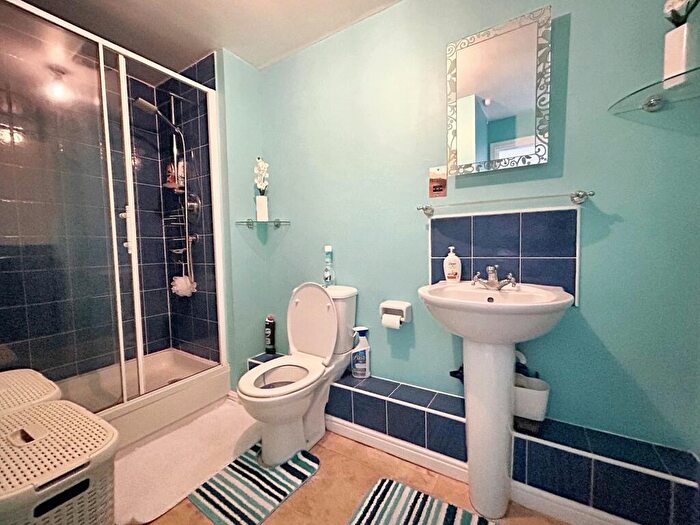 2 Bedroom Apartment For Sale In Selman Close, Hythe, SO45