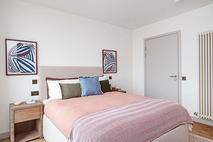 2 Bedroom Flat To Rent In Selbourne Road, Walthamstow, E17