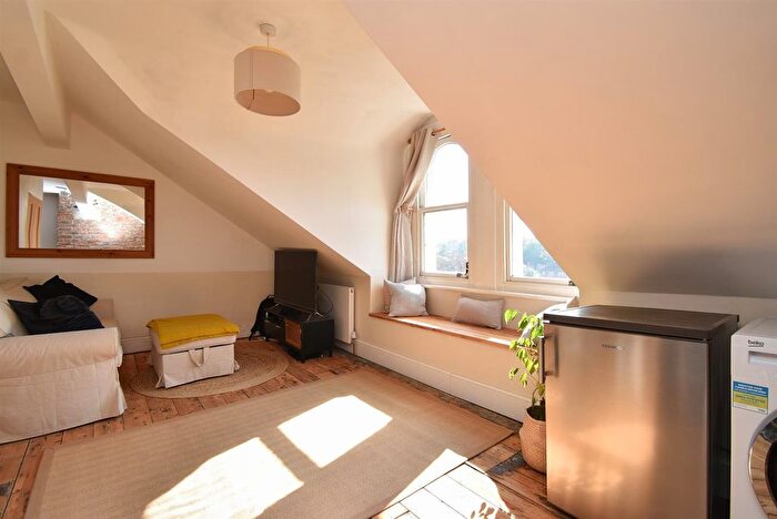 1 Bedroom Flat For Sale In St. Helens Road, Hastings, TN34
