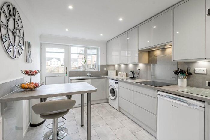 5 Bedroom Detached House For Sale In Muddiford Lane, Furzton, MK4 - Photo 4