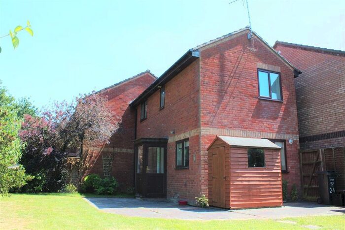 2 Bedroom End Of Terrace House To Rent In Amber Mead, Taunton, TA1
