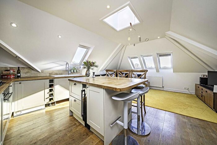 2 Bedroom Flat To Rent In Flood Lane, Twickenham, TW1