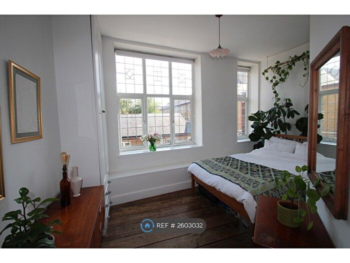 2 Bedroom Flat To Rent In Flamingo House, London, E2
