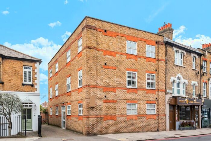 1 Bedroom Flat To Rent In Upper Richmond Road West, Mortlake, SW14