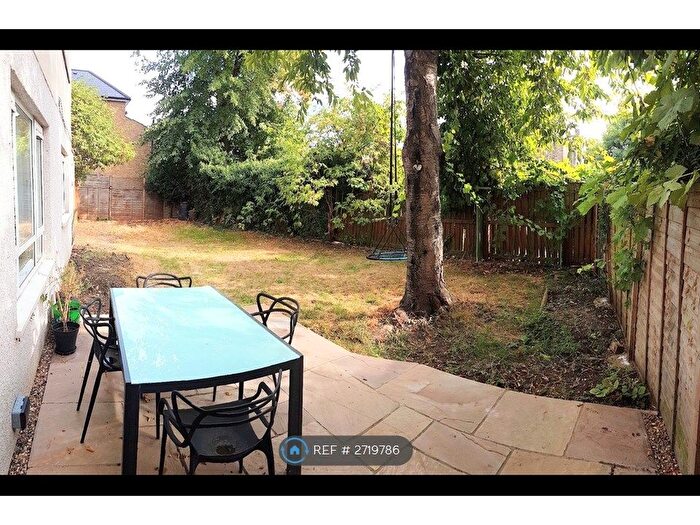 2 Bedroom Flat To Rent In Florence House, London, SW2