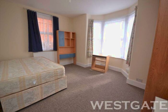4 Bedroom Terraced House To Rent In Wykeham Road, Reading, RG6