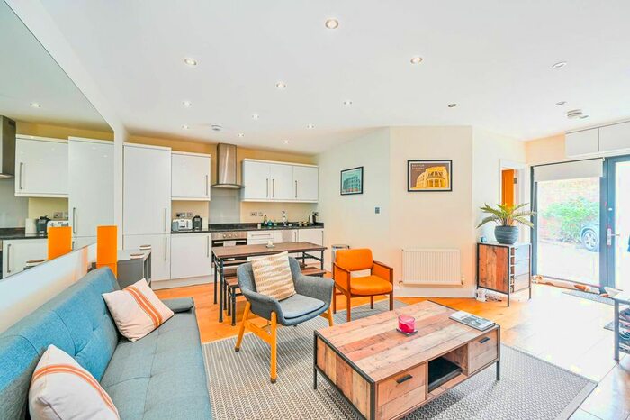 2 Bedroom Flat To Rent In ., Brixton, London, SW2