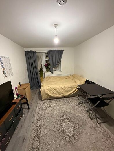 Studio To Rent In Roch Avenue, Edgware, HA8