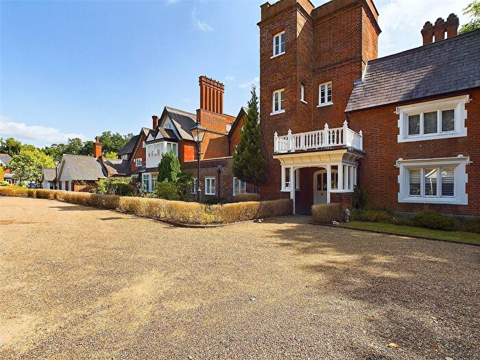 3 Bedroom Flat To Rent In Coombe House, Devey Close, Kingston Upon Thames, KT2