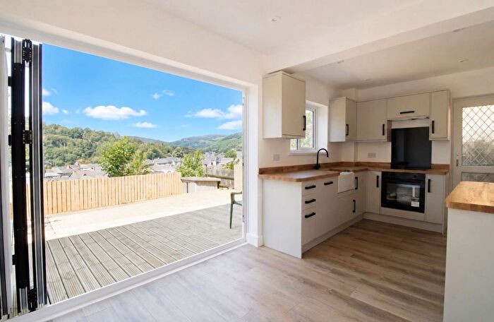 3 Bedroom Semi-Detached House For Sale In Highfield Close, Risca, NP11