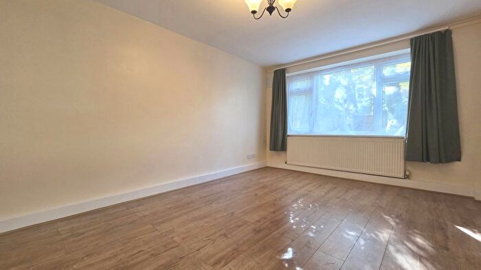 2 Bedroom Flat To Rent In Downs View Lodge, Amhurst Road, Hackney, E8