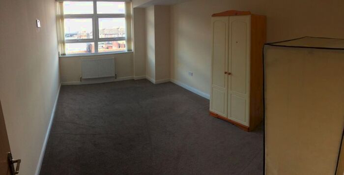 3 Bedroom Flat To Rent In Northgate, Wakefield WF1