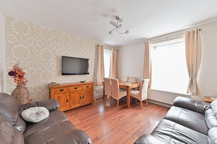 4 Bedroom Flat For Sale In Dorset Road, Oval, London, SW8