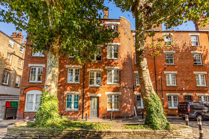 2 Bedroom Flat To Rent In Cromwell Avenue, London, W6
