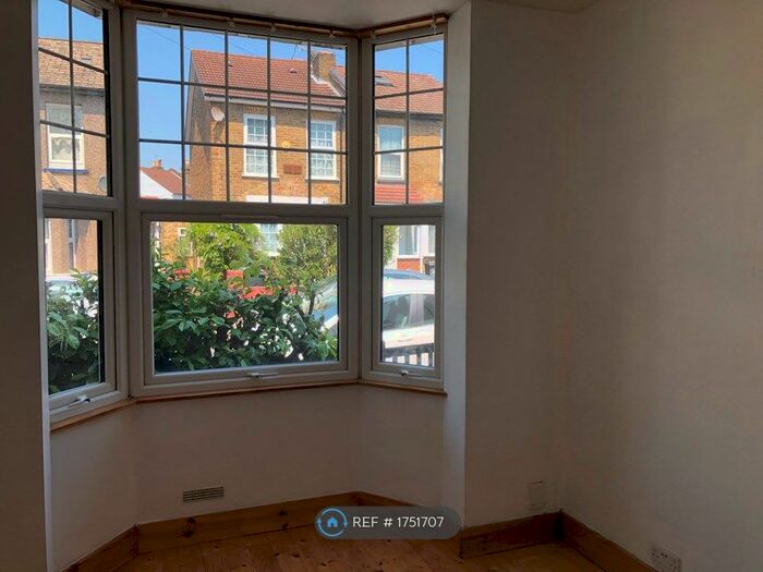 1 Bedroom Flat To Rent In Chapel Road, Hounslow, TW3