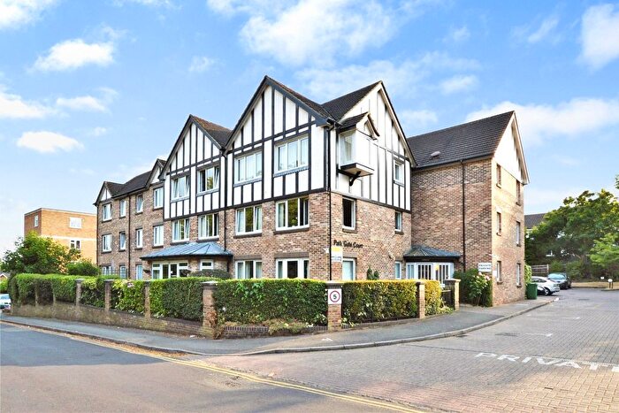 1 Bedroom Flat For Sale In Constitution Hill, Woking, GU22