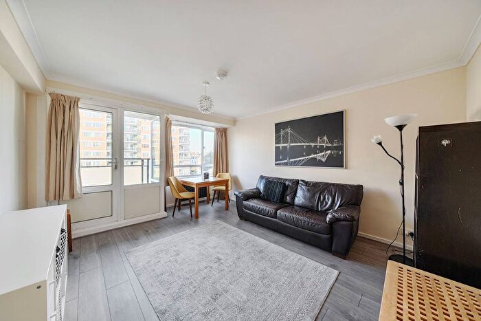 2 Bedroom Flat To Rent In Churchill Gardens, Pimlico, London, SW1V