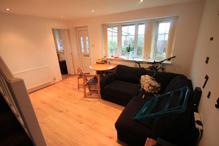 2 Bedroom Property To Rent In Rochford Drive, Luton, LU2