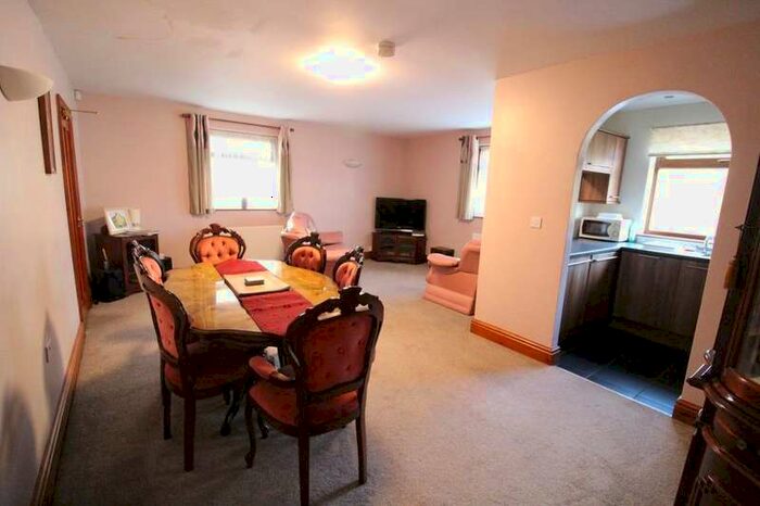 2 Bedroom Flat To Rent In Bolton Road North, Ramsbottom, Bury, BL0