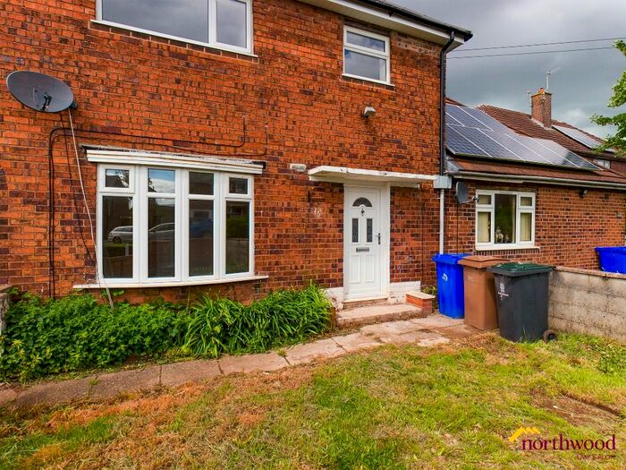 3 Bedroom Town House To Rent In Allendale Walk, Blurton, Stoke-On-Trent, ST3
