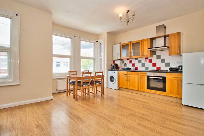 2 Bedroom Flat To Rent In Spencer Road, HA3