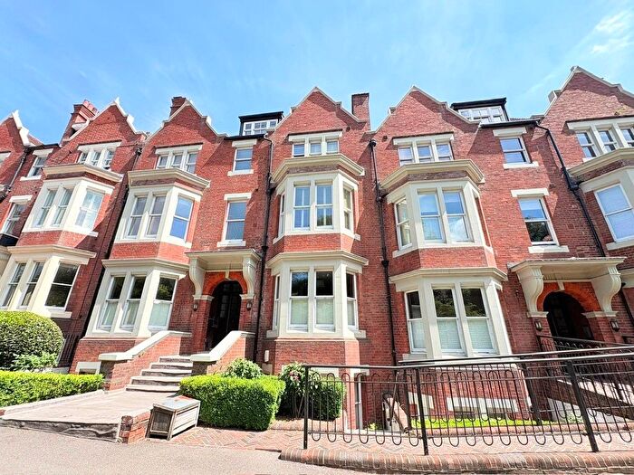 2 Bedroom Flat For Sale In London Road, Tunbridge Wells, Kent, TN1