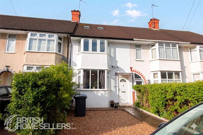 3 Bedroom Terraced House For Sale In Highlands Avenue, Northampton, Northamptonshire, NN3